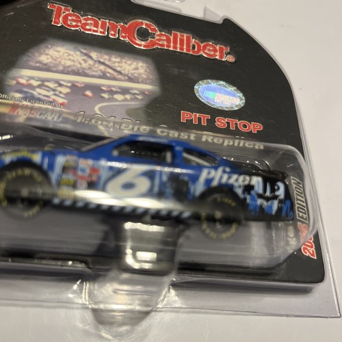 Team Caliber Mark Martin #6 Pfizer Batman Begins 400 Ford Taurus-1:64 Scale - Picture 4 of 5
