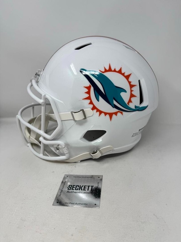 Tyreek Hill Miami Dolphins Signed Autographed Full Size Helmet Beckett