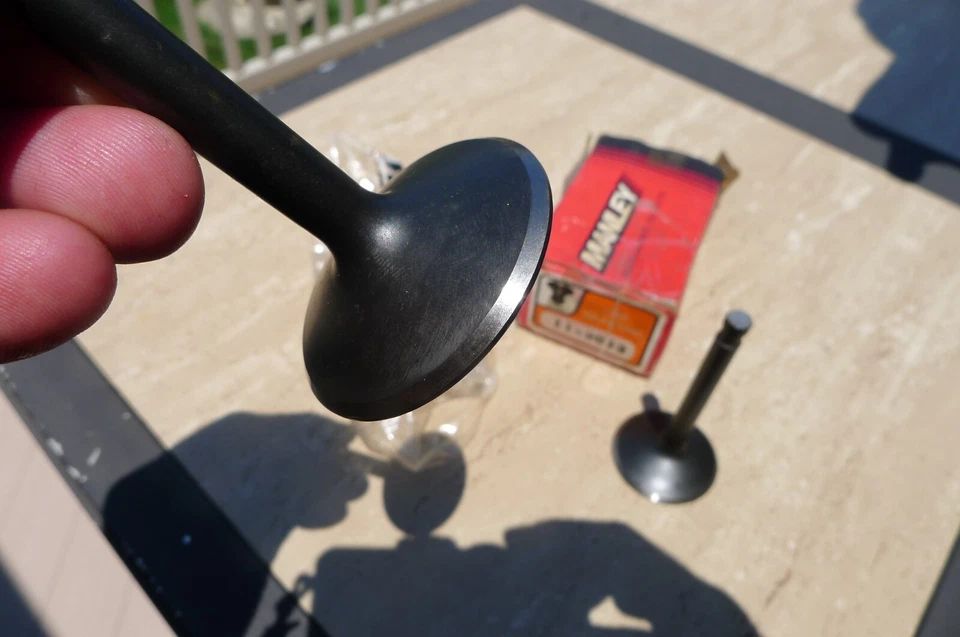 2 VTG HARLEY DAVIDSON MANLEY NITRATE INTAKE VALVES, 18074-66, 11-9013, 66-84 FL - Imagem 2 de 4