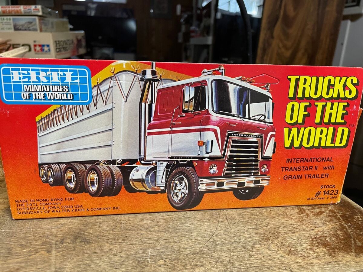 ERTL TRUCKS of the WORLD International Transtar II w/ Grain ERTL TRUCKS of the WORLD International Transtar II w/ Grain