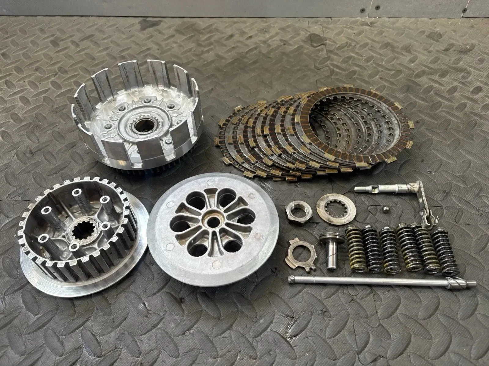 2006 YAMAHA YZ450F OEM COMPLETE CLUTCH PLATES BASKET HUB ASSY 5JG-16351-00-00