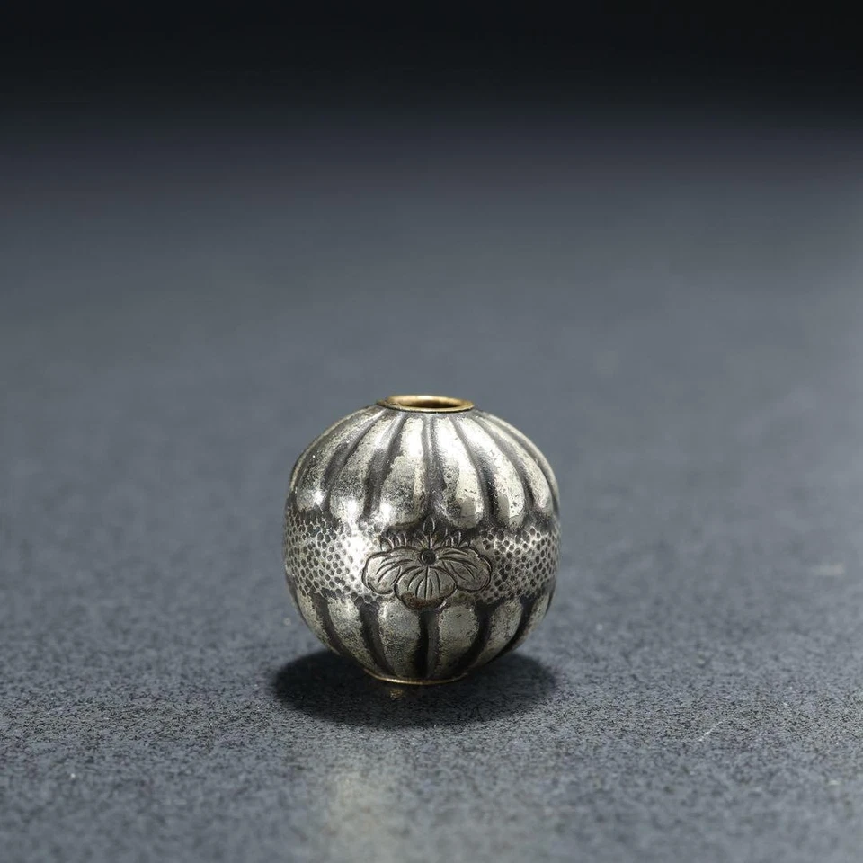 Antiguo Meiji Japonés Plata Ojime Cuentas Crisantemo Paulownia Cresta Motivo Foto 4 de 4
