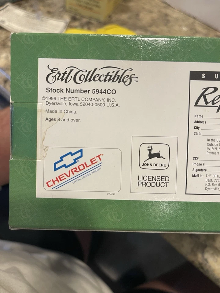 Ertl Diecast  1/25 Scale John Deere Dealership 1950 Chevy Pickup Prestige - Image 3 of 3