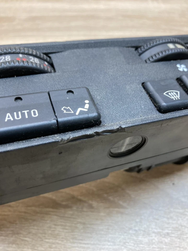 8390171 9140010016  climate control unit bmw 5 e34 - Image 2 of 4