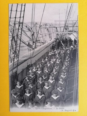Old postcard French Navy Navy French Battleship Le DÉFILÉ Sailors Boat
