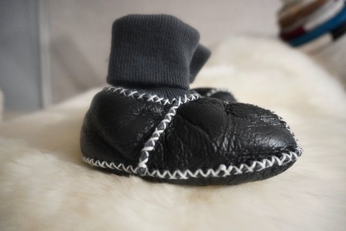 Warm Super Soft Leather Shearling Lined Black Booties That Actually Stay on ! - Picture 7 of 12