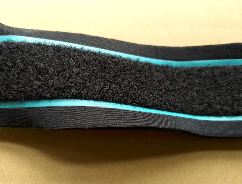 Armband Phone Holder 60x124mm Touchscreen Waterproof, vel cro straps + key pouch - Image 3 of 4