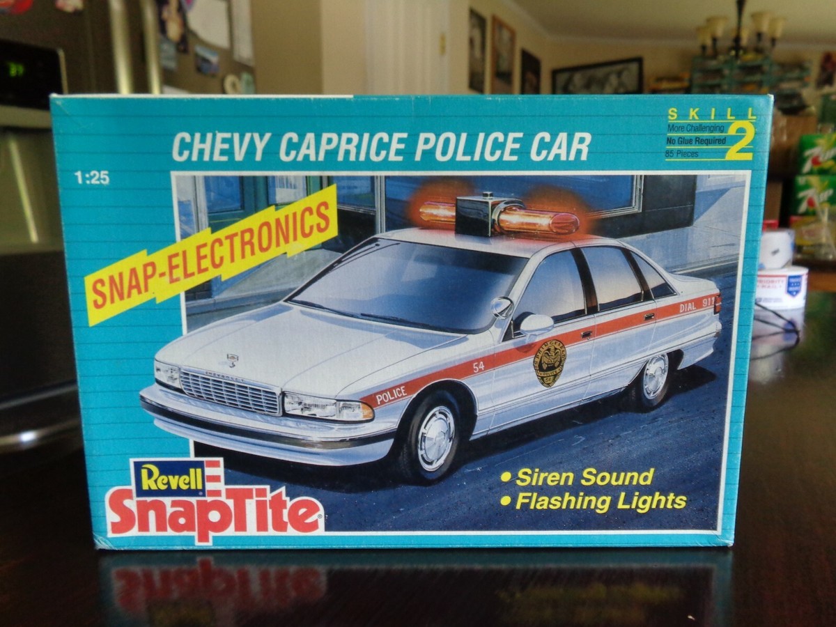Chevrolet Express 1/25スケール ミニカー Review of 1:25 Chevy Express - YouTube