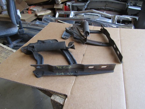 1971 - 1976 Chevrolet Impala 1971 - 1976 Pontiac Full Size Hood Hinge Set L & R - Picture 4 of 8
