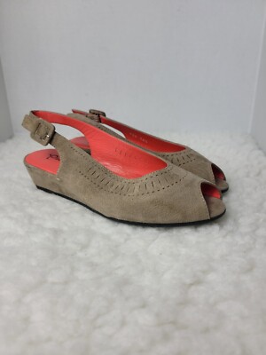 Pas de Rouge Women's Size 6 Suede Millie Peep Toe Tan Heels 