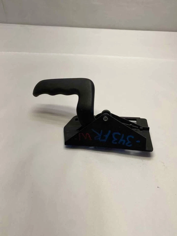 2000 - 2006 CHEVROLET TAHOE Front Inside Door Handle Right Passenger Side RH G - Image 4 of 4