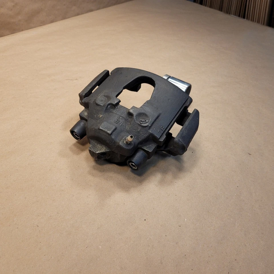 Ferrari 328GTS RH суппорт заднего тормоза - Изображение 2 из 4