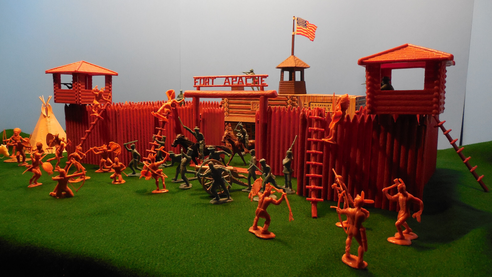 VINTAGE FORT APACHE MARX PLAYSET FORT, CAVALRY, INDIANS, ACCESSORIES