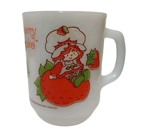 Vintage 1980 Stawberry Shortcake Anchor Hocking 8 OZ Milk Glass Mug