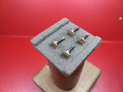 Triang Hornby heller ovaler Messingpuffer x 4. Guter Zustand. Mehrfachnutzung