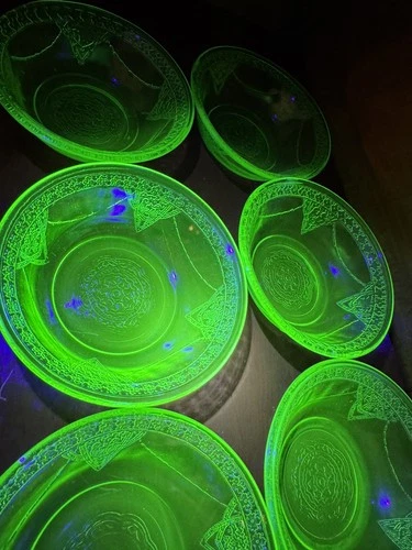 Georgian Love Birds Vintage Federal Green Uranium Glass Berry Bowls 4.5" Total 6