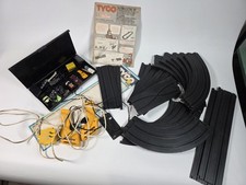 Lot de slot cars et piste (Aurora, Tyco) jouets anciens, Ho *LIRE DESCRIPTION*