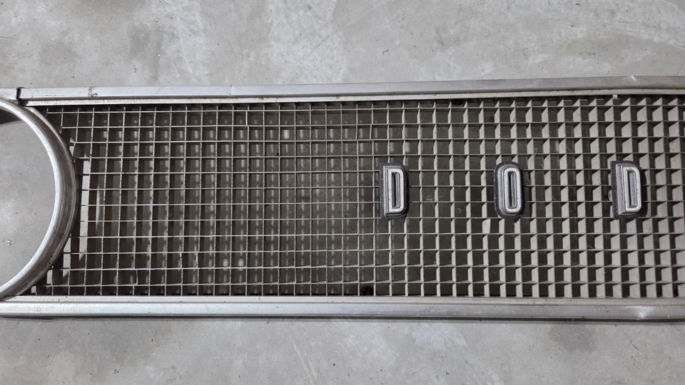 Dodge Coronet 440 1968 Super Bee B carrocería usada OEM montaje de parrilla y biseles Foto 3 de 4