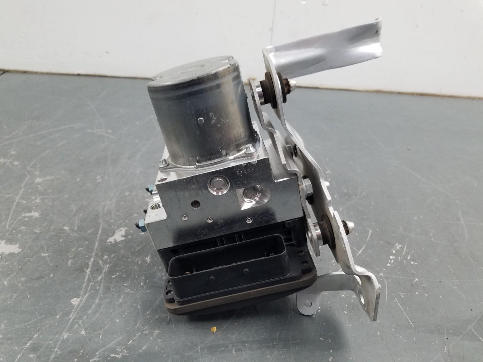 2018 Audi R8 ABS Brake Pump Module #1993 S2