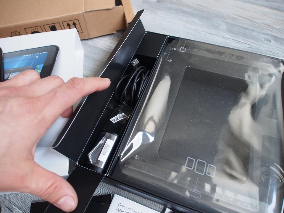 Tablet HP Touchpad EU 32GB FB368UA, WebOS, Wi-Fi, 9.7" - Glossy Black - Bild 2 von 4