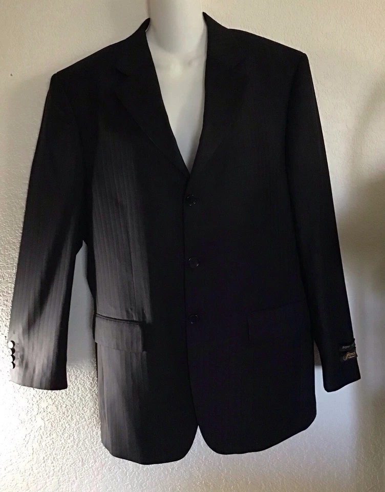 Casaco esportivo masculino Ferrecci. Novo com etiquetas ainda nas mangas. Tamanho 38R - Imagem 2 de 4