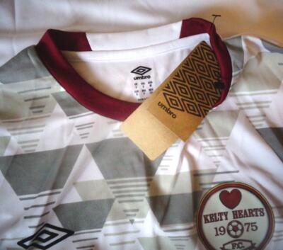 Sortie des maillots domicile et gardien de but 24-25 des Hearts - Footy Headlines FR