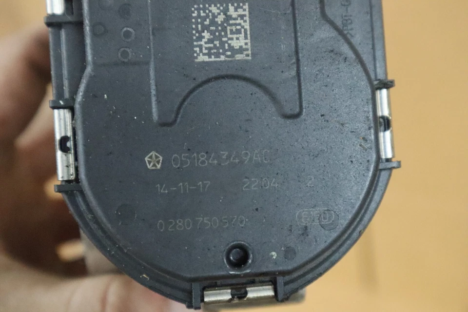 11 12 13 14 15 Dodge Ram 1500 ST 3,6 L carrocería del acelerador del motor OEM 05184349AC Foto 4 de 4