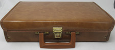 SERVICE MFG. 24 AUDIO CASSETTE TAPE STORAGE HARD CASE BROWN TRAVEL CARRY HOLDER