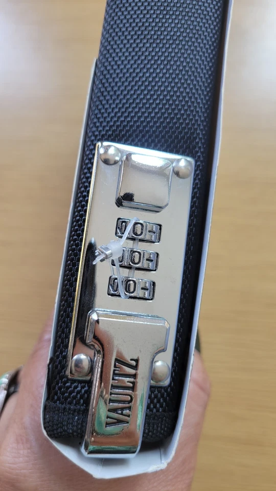 Чехол для планшета с блокировкой VAULTZ включает в себя привязку 6 3/4 x 9 3/8 x 1 1/2 дюйма - Изображение 4 из 4