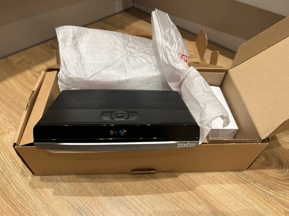 Neu BT YouView Ultra HD Box mit Fernbedienung HDMI Kabel und Stecker Adapter 500gb