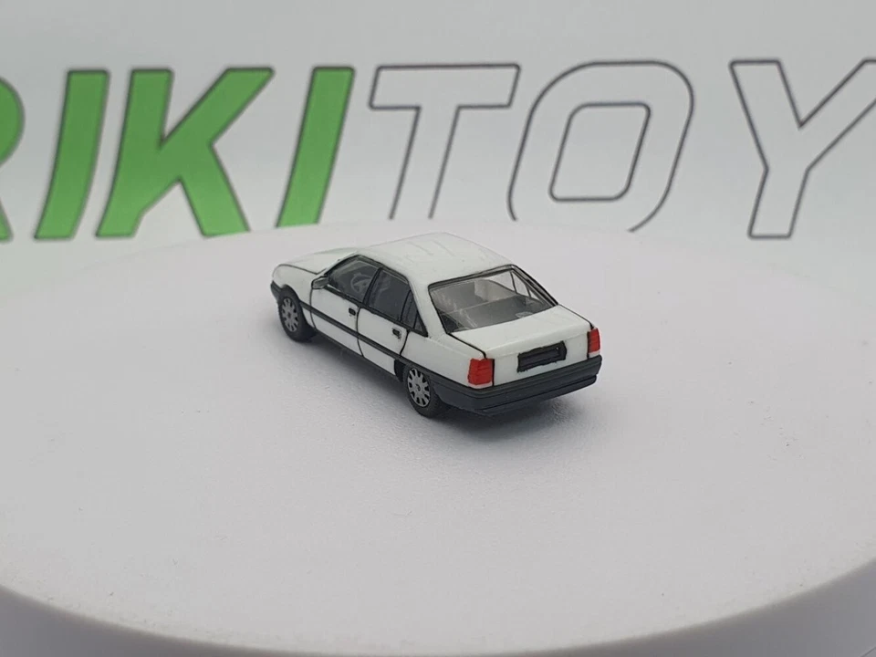 Opel Omega GLS Herpa 1/87 Bianco 1986 - Immagine 2 di 4