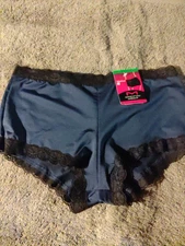  MAIDENFORM #40823, 1 Pair boy Shorts Fabulous Fit Size: 7 Full Coverage