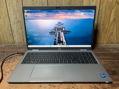 Dell Latitude 5520 15.6'' FHD Win 11 Pro Laptop i5-1145G7  256GB SSD 16GB RAM