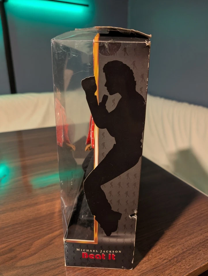 Playmates Toys 2010 - Muñeca Michael Jackson Beat It 10 Foto 3 de 4
