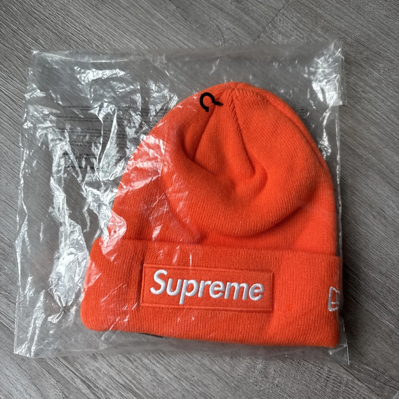SUPREME/NOUVELLE ÈRE BOÎTE LOGO BONNET ROSE OS FW24 SEMAINE 17 %100 authentique