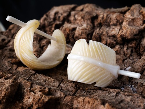 Pendientes cuerno hueso pluma criollos oreja bisutería blanco negro er016 - Imagen 13 de 15