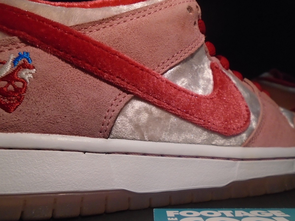 靴 NIKE SB DUNK LOW PRO QS strange love23cm Strange Love X Nike SB Dunk Low Pro QS 