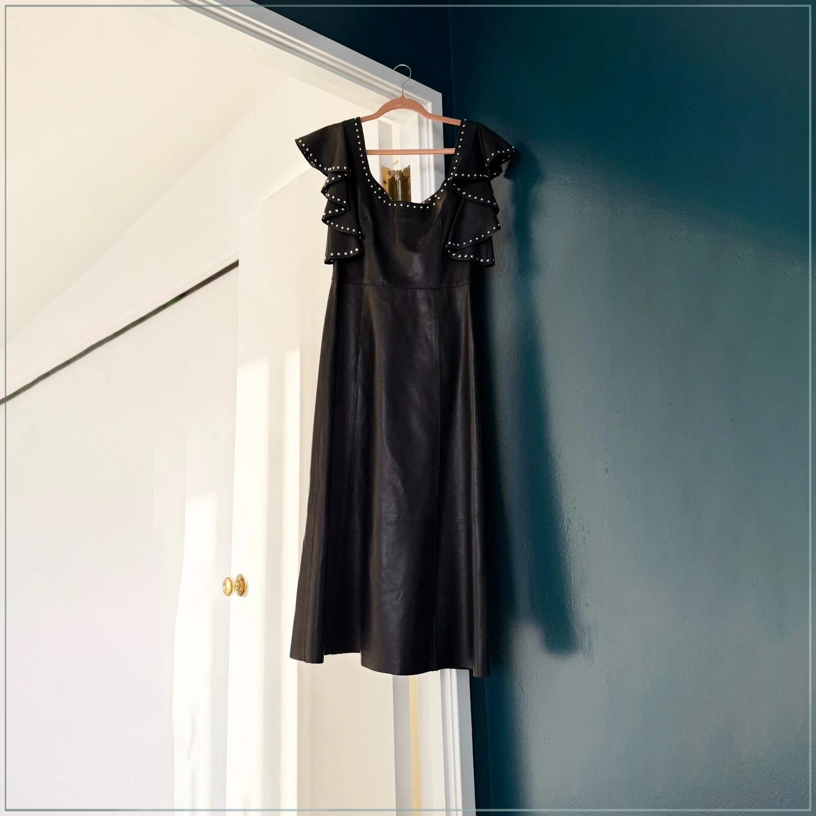 Abito midi Alexander McQueen $8990 bordo borchiato pelle di agnello con volant passerella