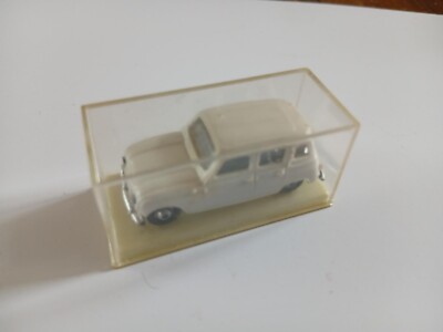 Renault 4L Clan (1986) berline vert séquoia - NOREV - Echelle 1/87 - Ho