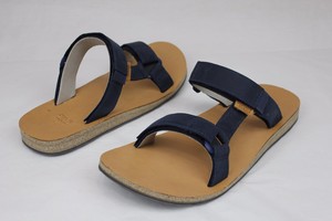 teva universal leather slide