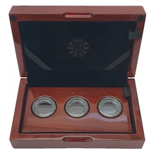 Royal Mint Wooden Case with Screw Type Capsules for 3 Sovereigns