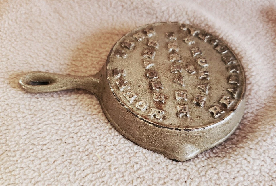 2 MT PENN STOVES READING PA CAST IRON MINI Advertising SKILLETS PANS