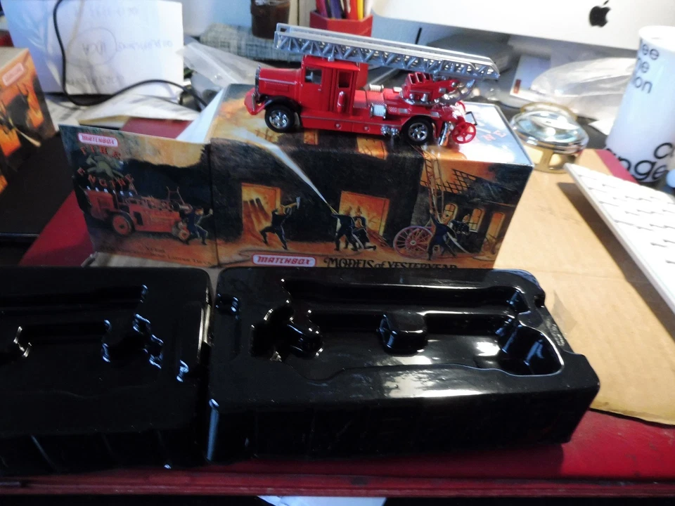 MATCHBOX YFE 05 1932 MERCEDES-BENZ LADDER TRUCK - Photo 1/1