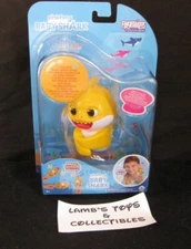 Fingerlings Friendship @ Your Fingertips Pink Fong Baby Shark Sings Interactive