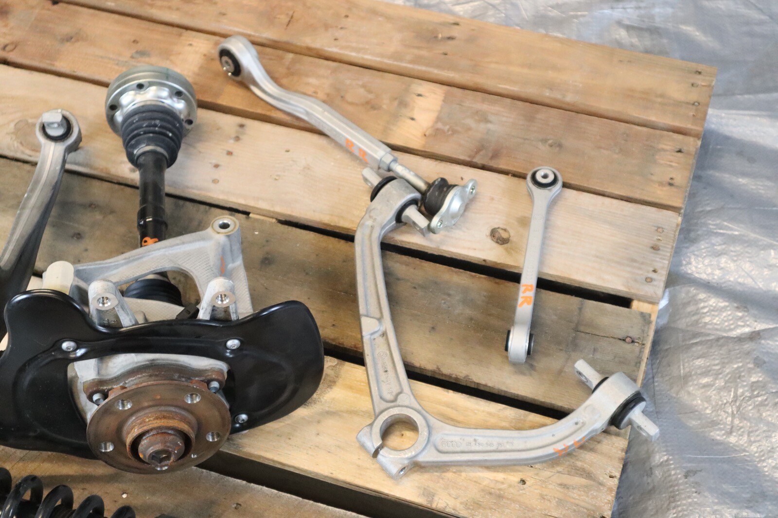 22 23 AUDI R8 V10 5.2L AWD OEM RH PASSENGER REAR SPINDLE HUB CONTROL ARMS AXLE