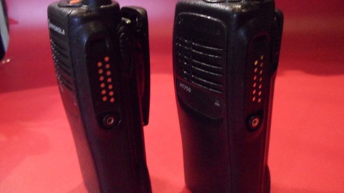2 x Motorola HT750 UHF 403-470 MHz 4w 4CH Two Way Radios w/Batt AAH25SDC9AA2AN - Afbeelding 5 van 8