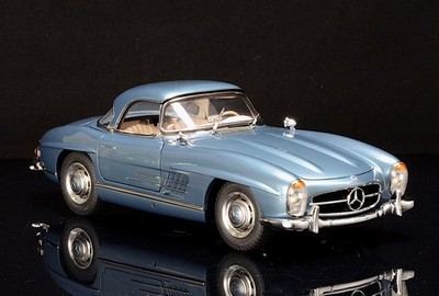 CMC Mercedes-Benz 300 SL, W198, Hardtop blue metallic exterior / creme interi...