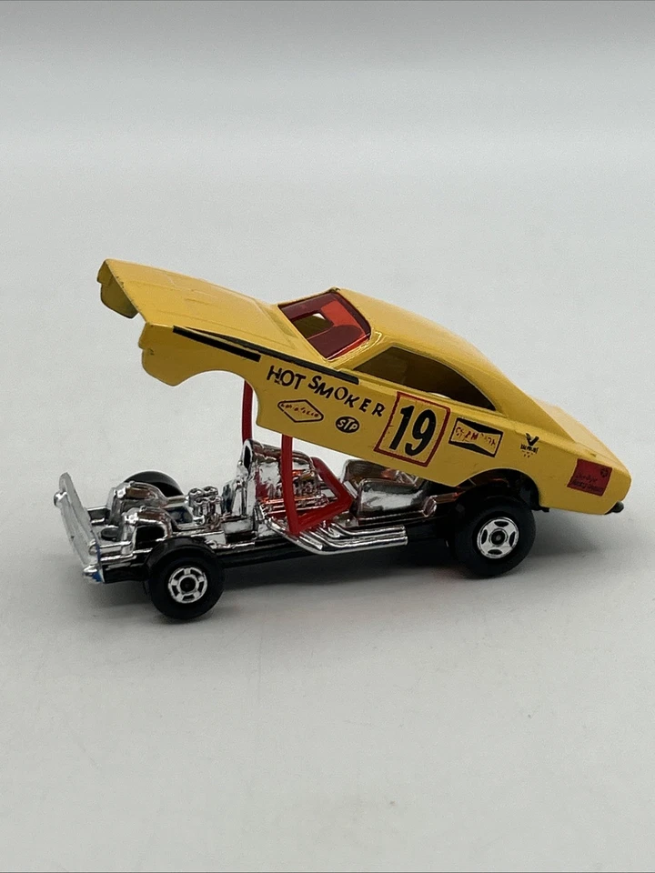 Vintage 1971 Matchbox No. V HOT SMOKER Dodge Charger Funny Yellow Car Lesney - Image 4 of 4