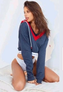 urban outfitters tommy hilfiger