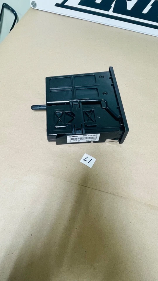 Módulo de entrada de medios Volkswagen GTI 2010-2014 enchufe multimedia OEM L1 Foto 3 de 3